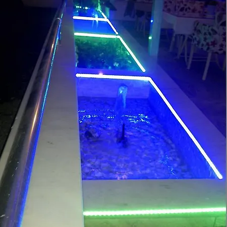 ゲストハウス Foca Palas Pension *