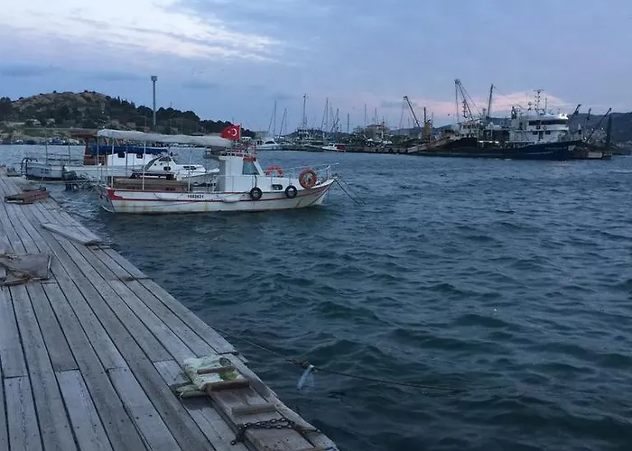 Foca Palas Pension *